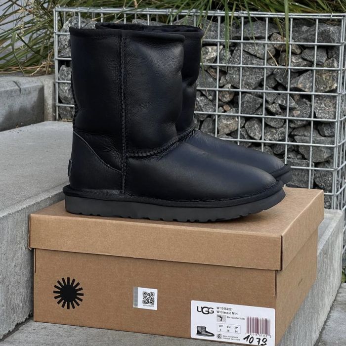 Ugg Classic Short II Black