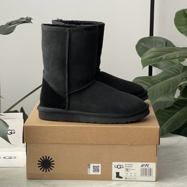 Ugg Classic Short II Black